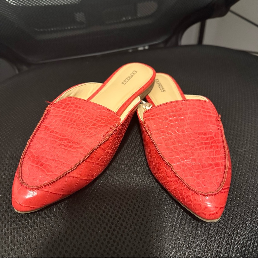 Red Blackless Alligator Pattern Flats, Express Size 9
